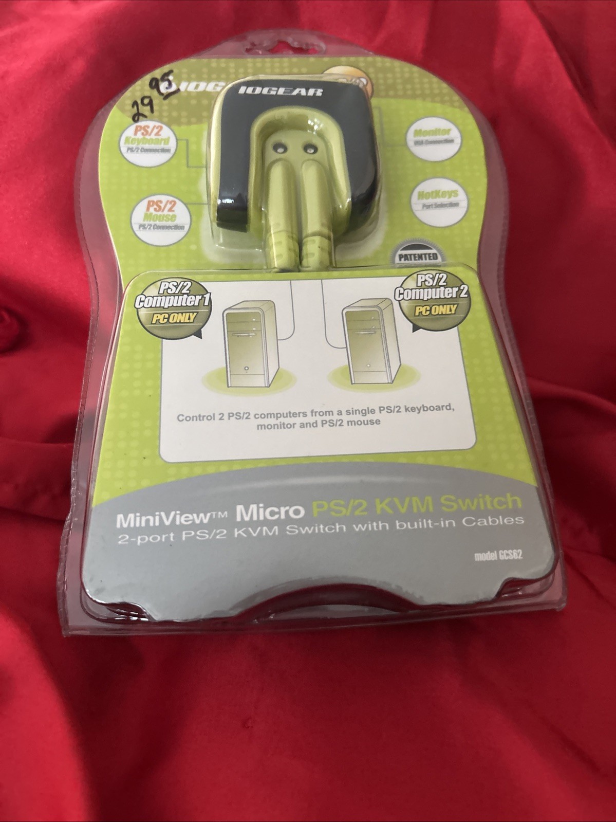 IOGEAR MiniView Micro 2-Port PS/2 KVM Switch with 2 Built-in Cables GCS62 New