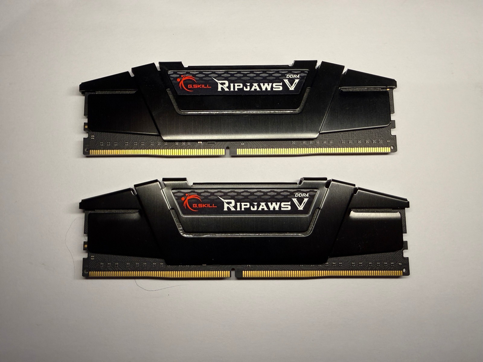 G.SKILL Ripjaws V Series 32GB (2x16GB) DDR4-3200 PC4-25600 CL16 RAM
