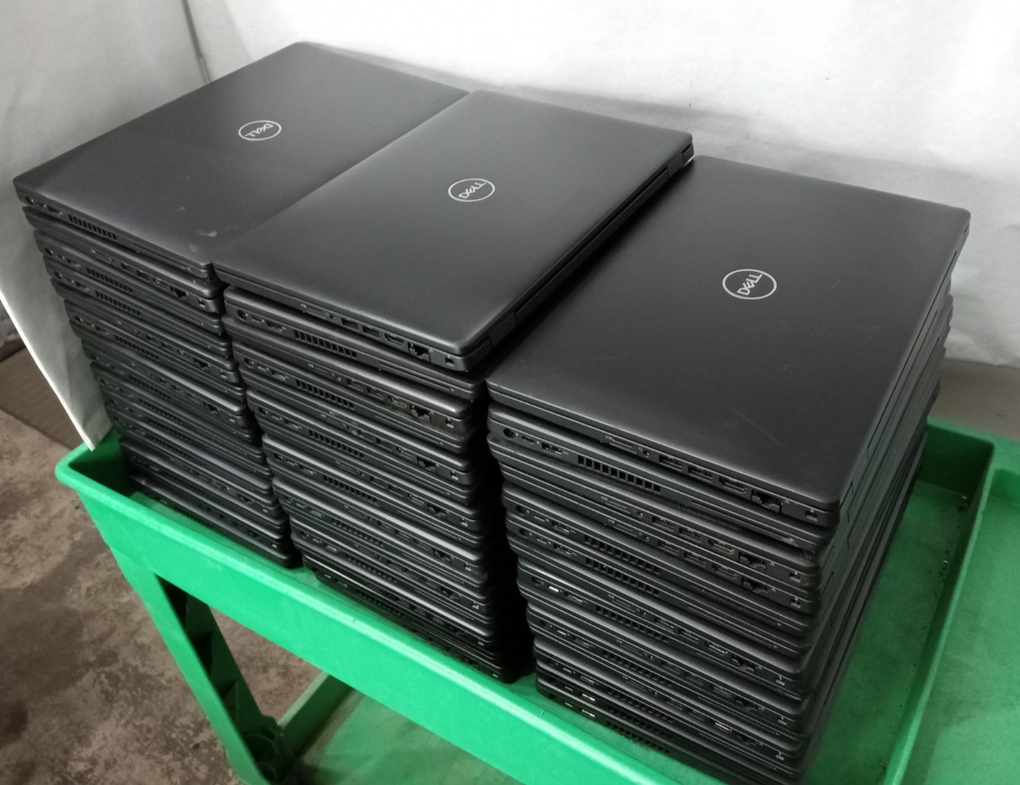 Lot of 44 - Dell Latitude 5400 14" Touchscreen i5 8th Gen - BAD KEYBOARDS -RR