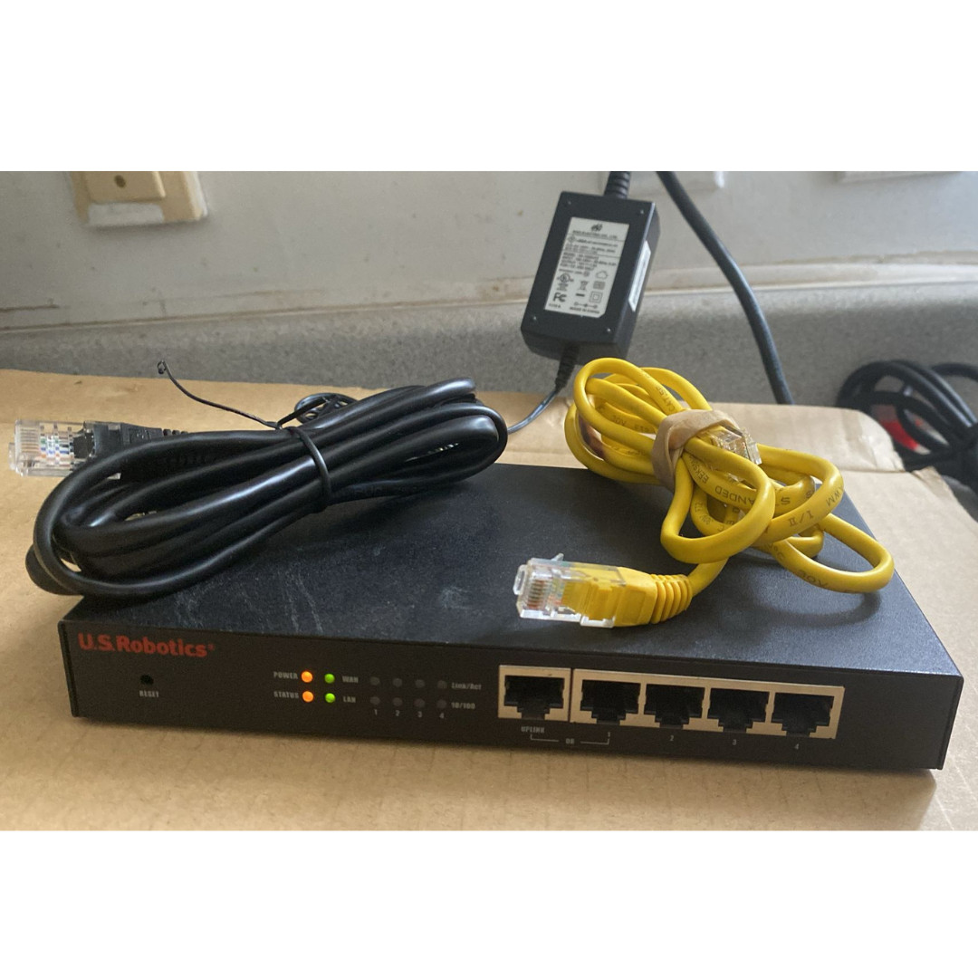US ROBOTICS 8000-02  BROADBAND ROUTER bundled w/AC ADAPTER.