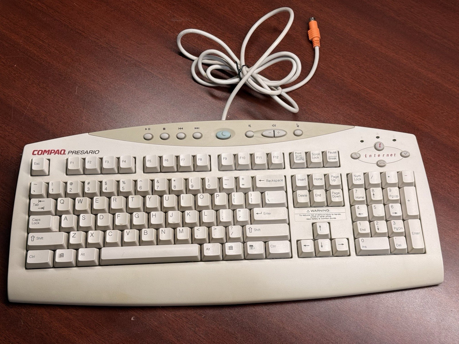 Vtg COMPAQ Presario Wired Multimedia Keyboard SK-2700 Beige PS/2 -
