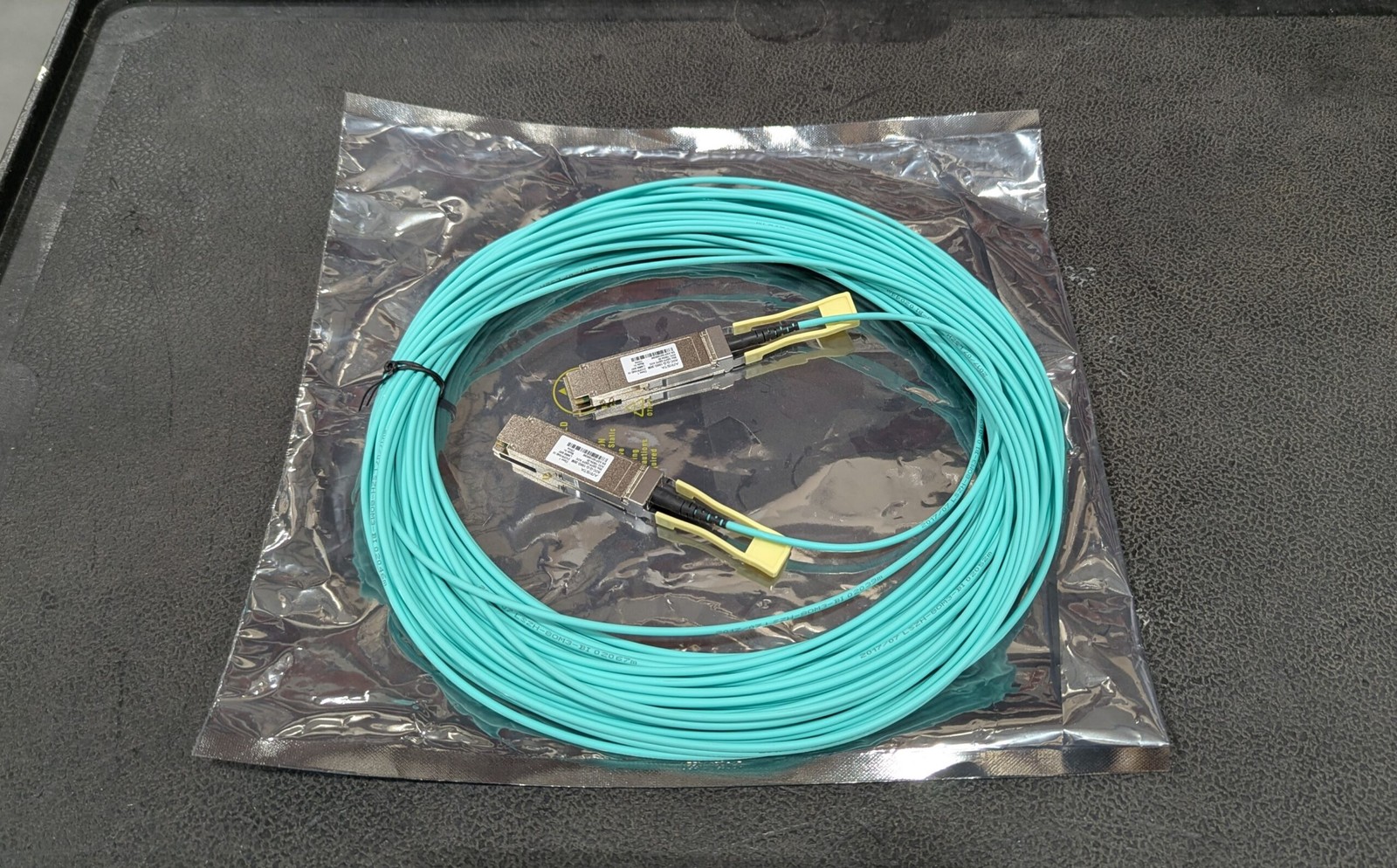 New Arista AOC-Q-Q-100G-30M 100GbE QSFP to QSFP Active Optical Cable