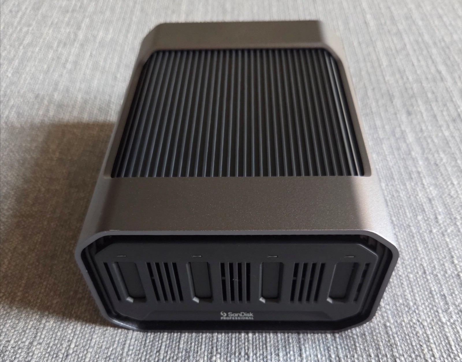 SanDisk Professional 16 TB PROBlade Station with SanDisk PROBLADE SSD Mag 4TB