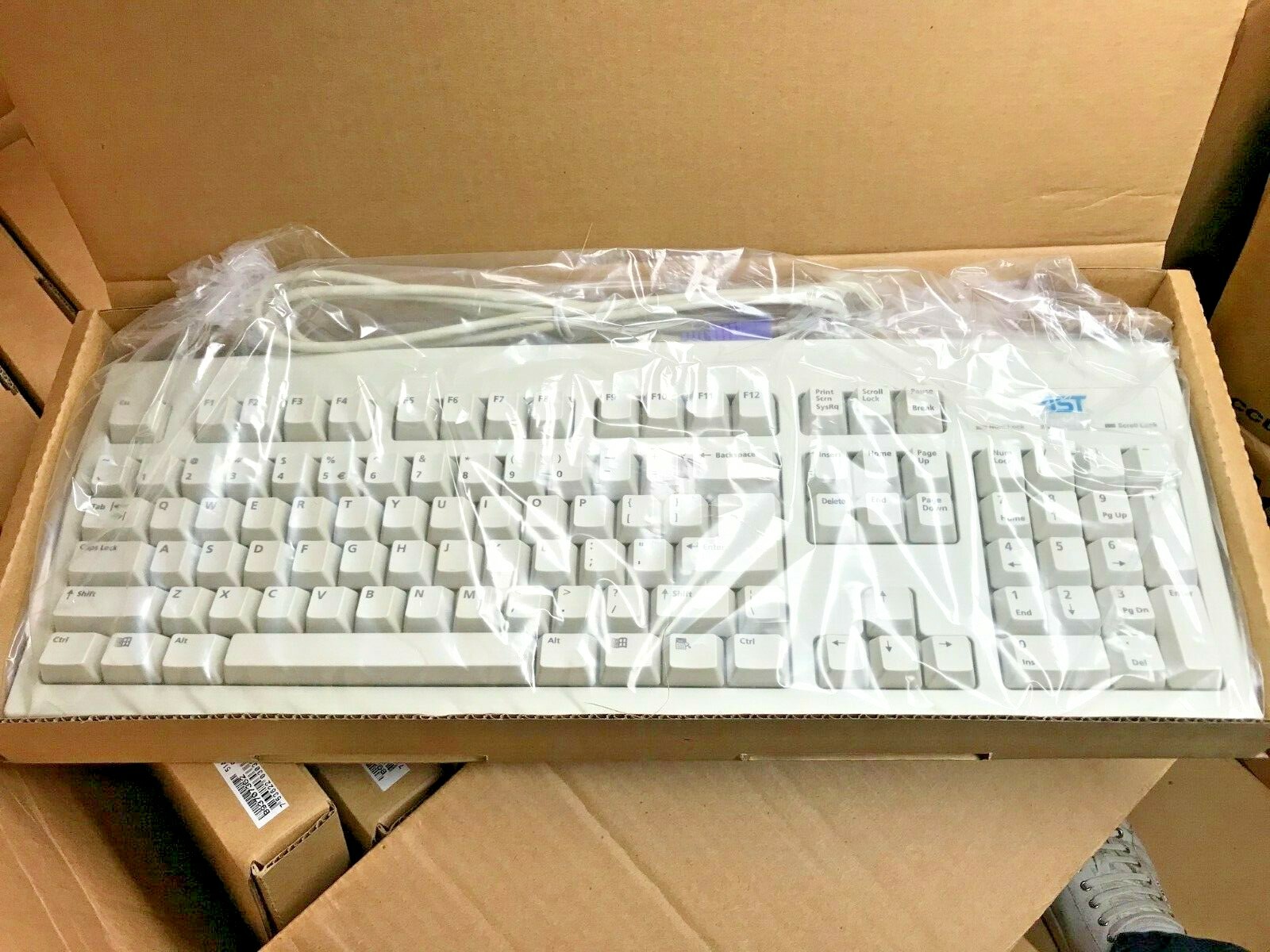 20 PACK RETAIL BOX VINTAGE AST BTC 5140M WINDOWS PS2 KEYBOARD FCC E5XK8M104M10U