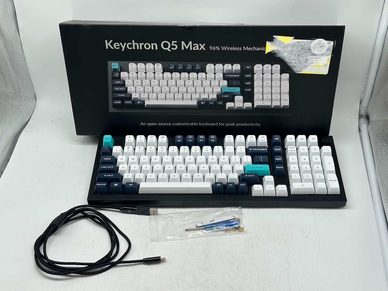 Keychron Q5 Max Swappable RGB Backlight Red Switch Knob Version - Black