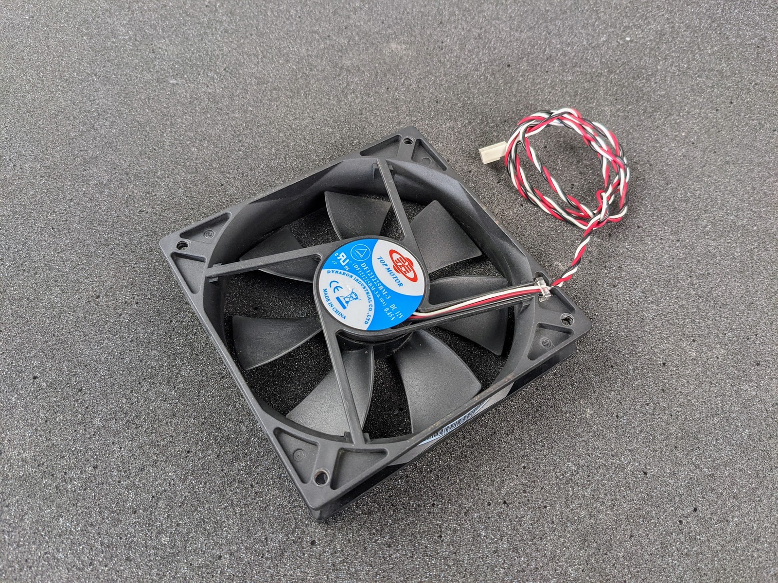Dynaeon Top Motor DF121225BM-3 DC12V 0.45A 120mm x 25mm Case Fan 3-Pin 3-Wire