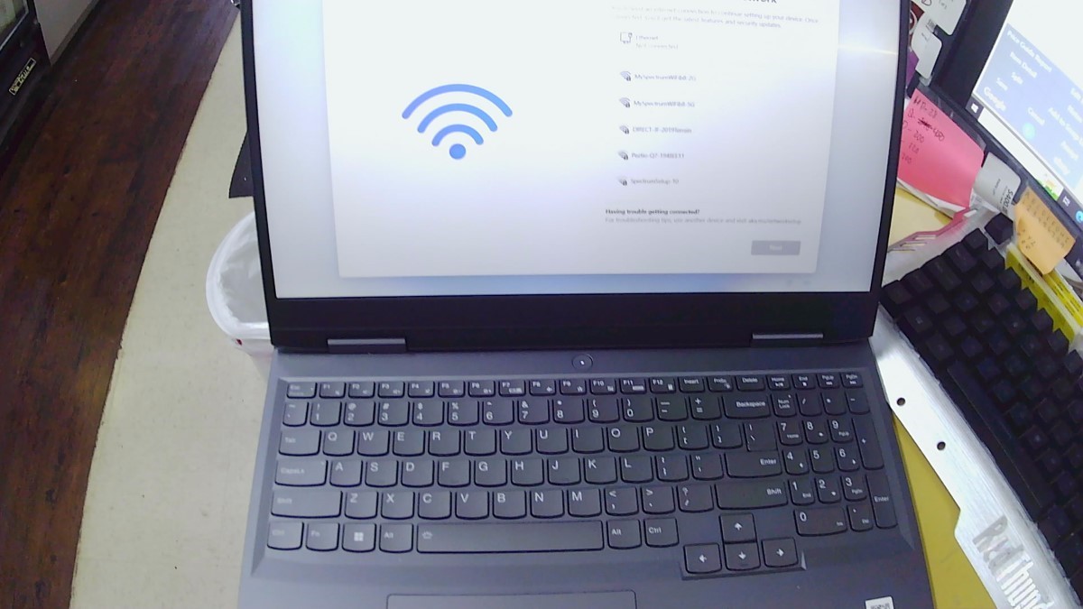 LENOVO LOQ-151RH8 (EZP041252)