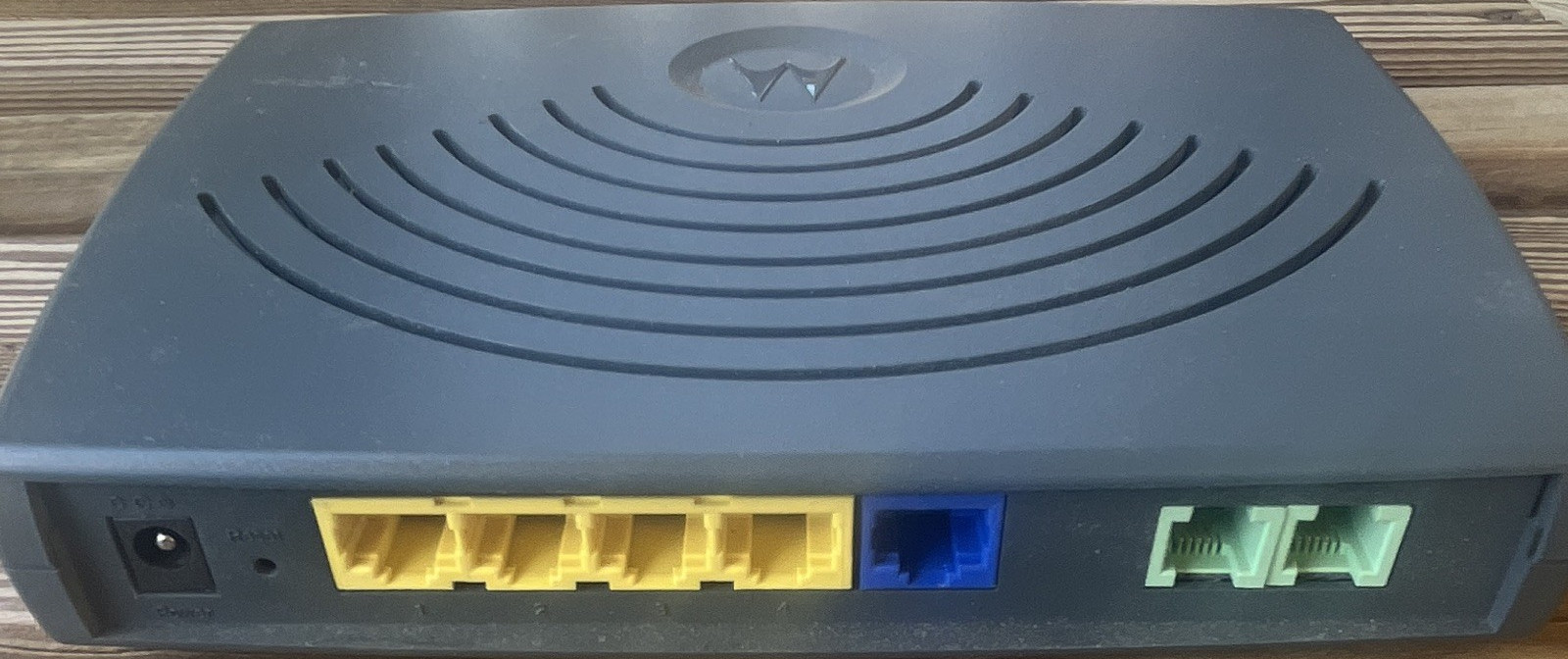 Motorola VT2442-VD VoIP Phone Adapter 2-Line Ethernet RJ-45/RJ-11 Black Untested