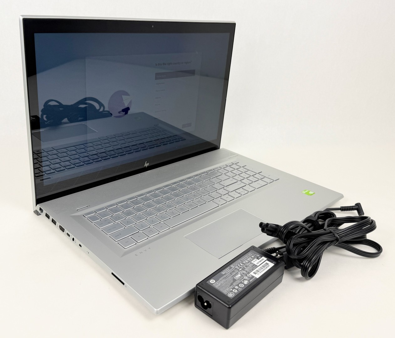 HP ENVY 17m-bw0013dx 17.3" FHD Touch i7-8550U 12GB 256GB SSD W11H
