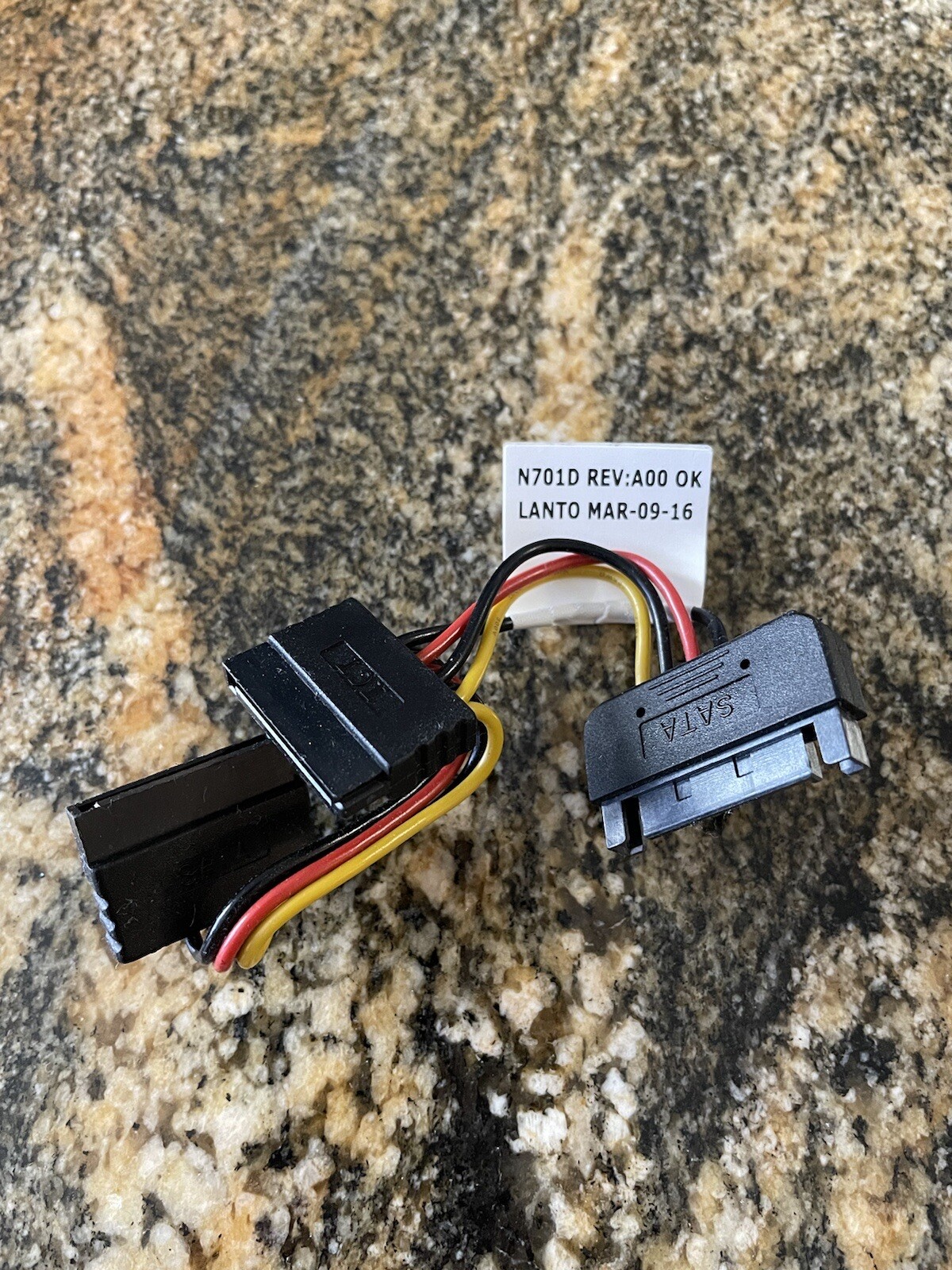 1x Dell / Foxconn SATA Power Splitter Adapter Cable DP/N 0N701D
