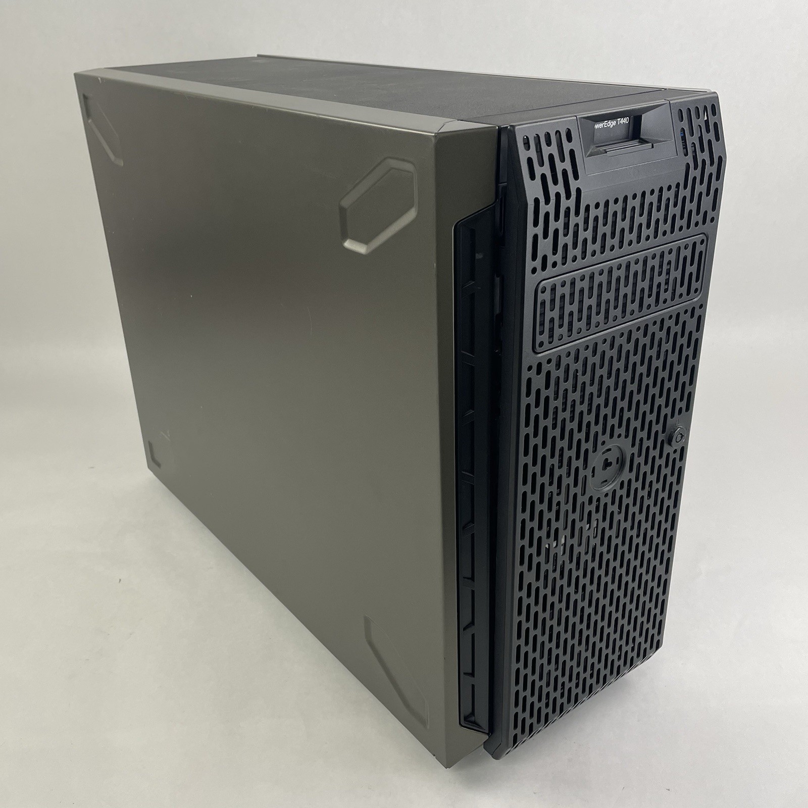 Dell PowerEdge T440 2.5" 1x Xeon Silver 4110 16GB Ram 1x 450w PS 8 Trays No HDD