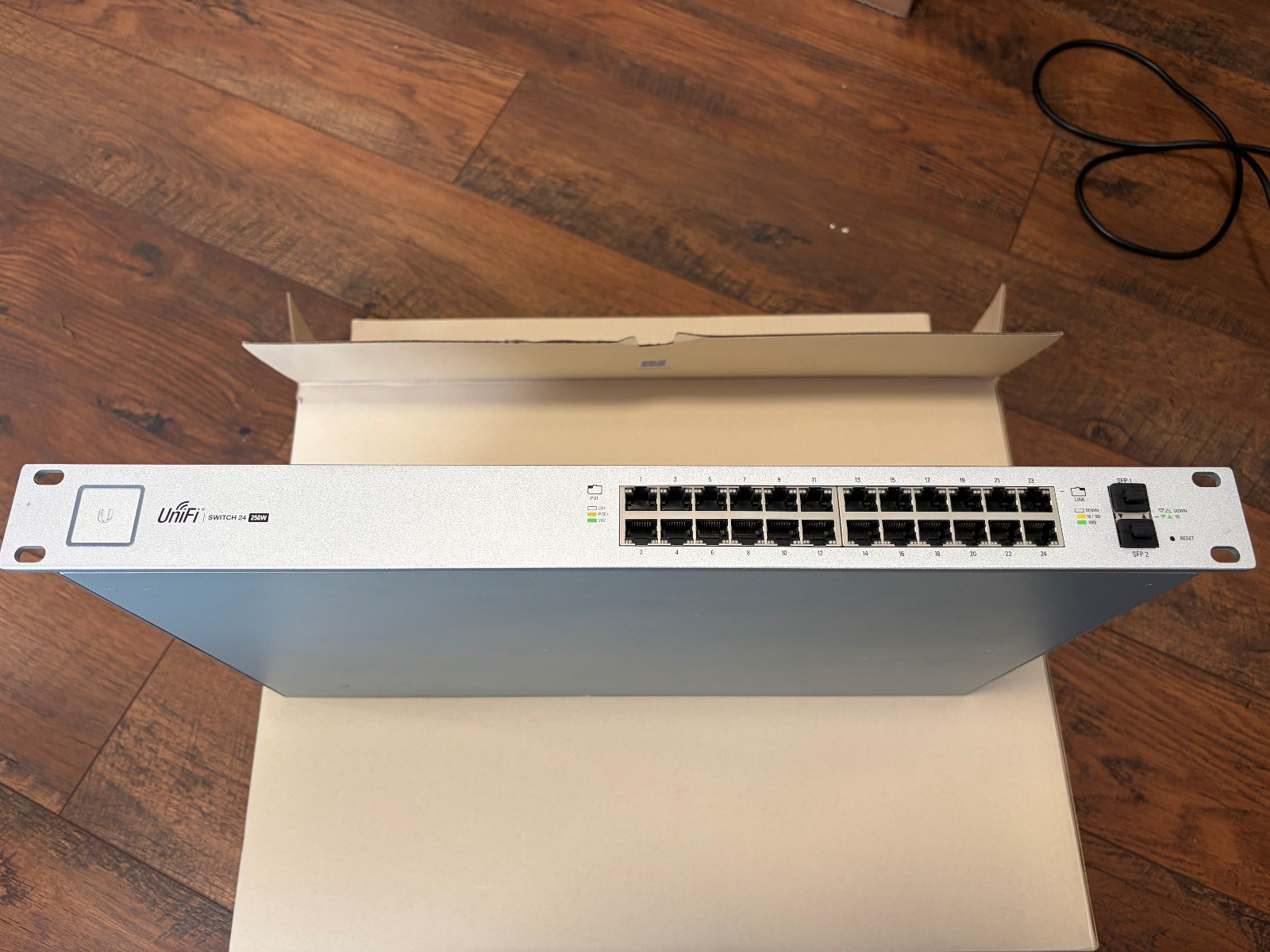 UBIQUITI US-24-250W 24-PORT GIGABIT ETHERNET SWITCH - (FOR PARTS)