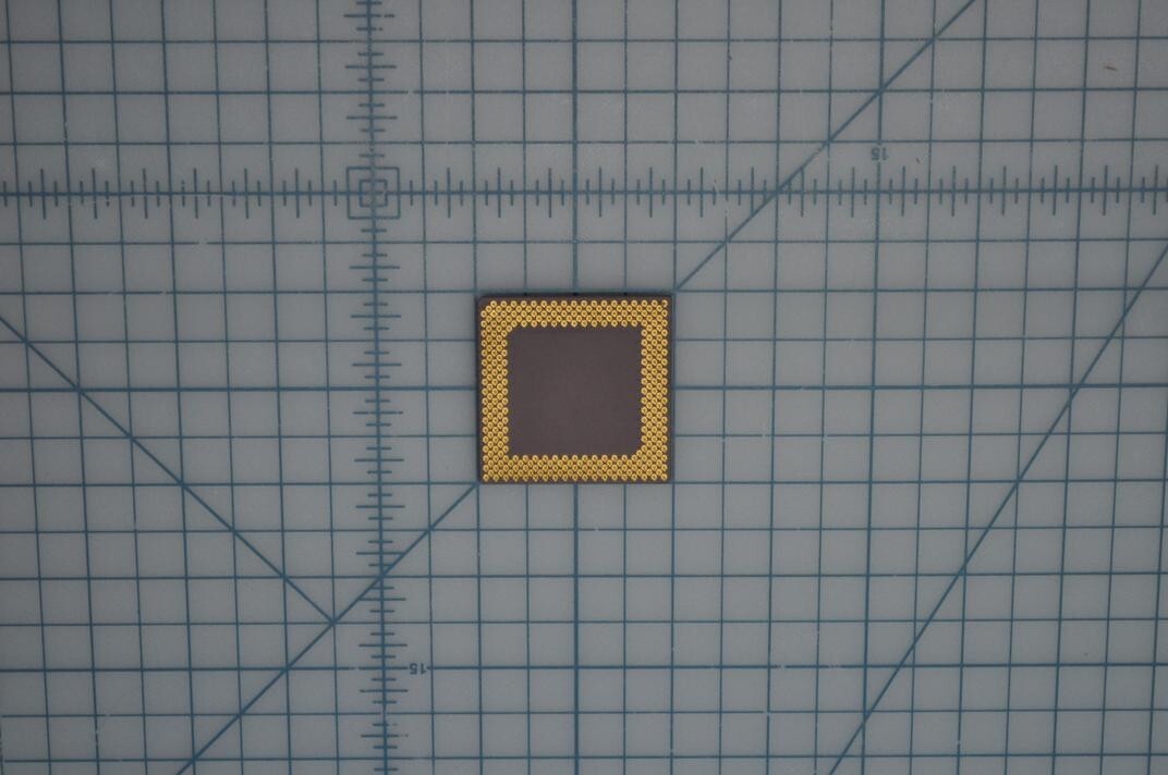 AMD 2.2V Core/3.3v I/O 300 MHz Super Socket 7 CPU Proc Grade A AMD-K6-2