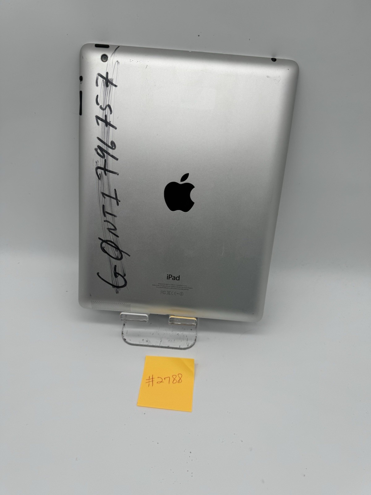 Apple iPad 4th Gen 64GB Space Gray Unlocked Front Scratches Grade B/ Restricted