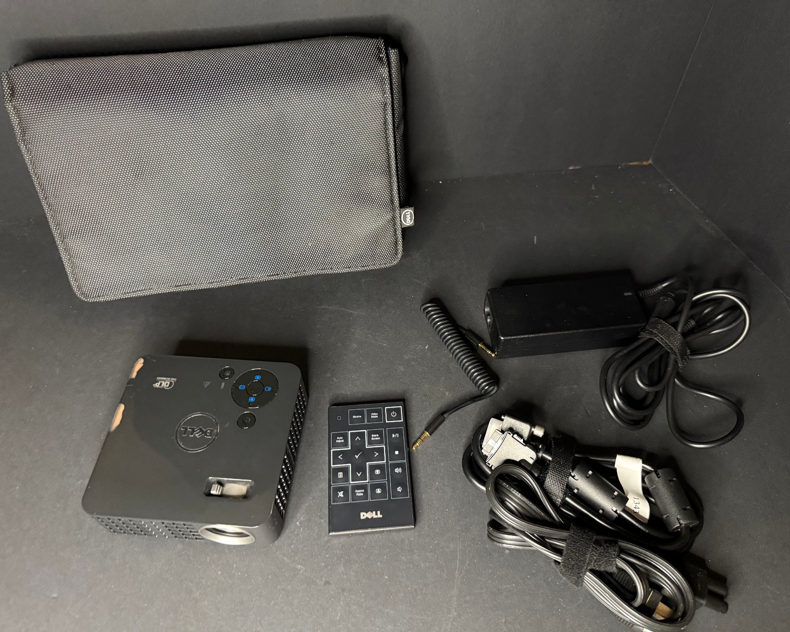 Dell M115HD Portable DLP Mini Projector WXGA 1280x800 450 ANSI Lumens