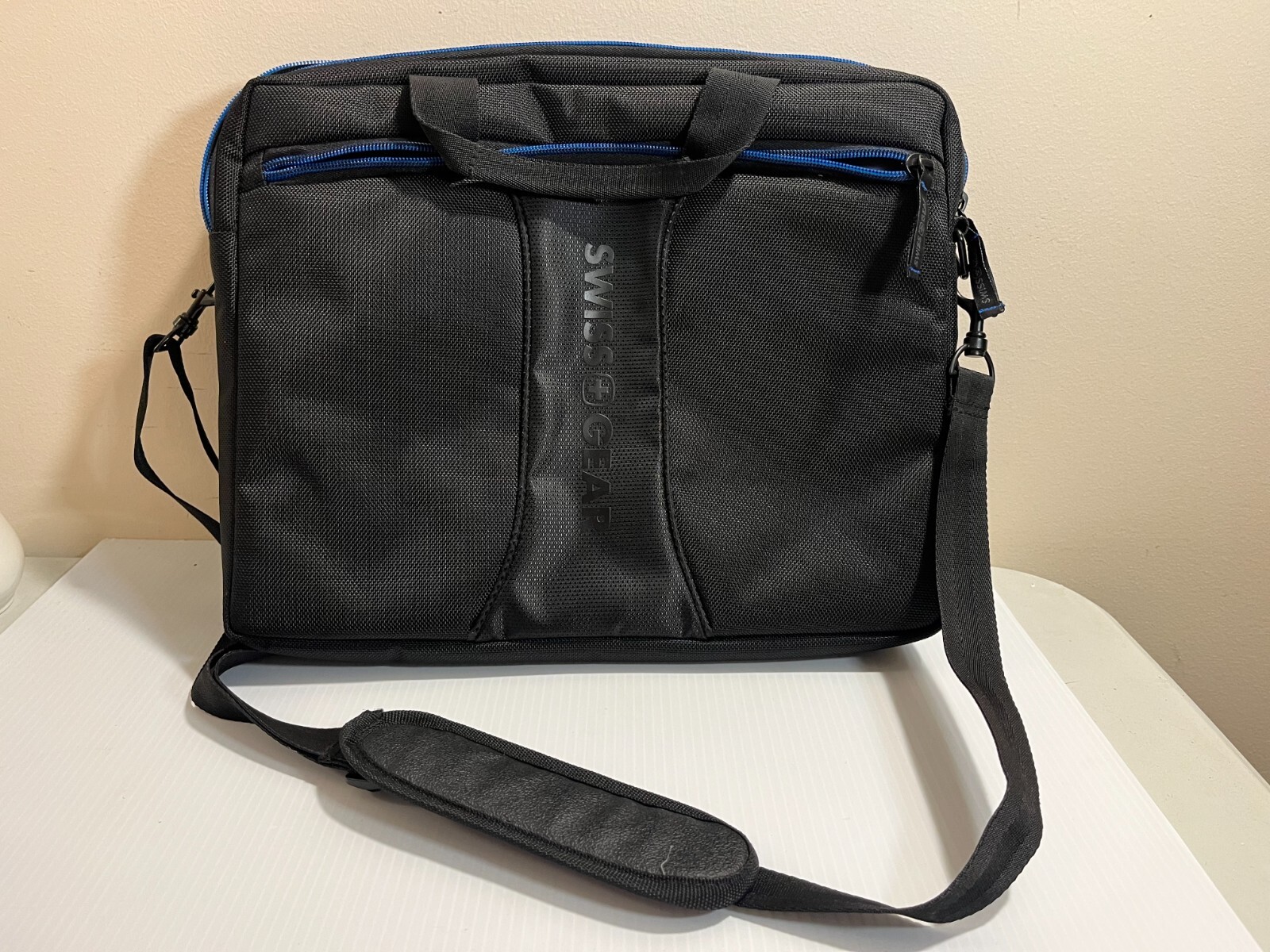 Swiss Gear The Jett Black Blue Laptop Tablet Messenger Bag Business Gear 11"x14"