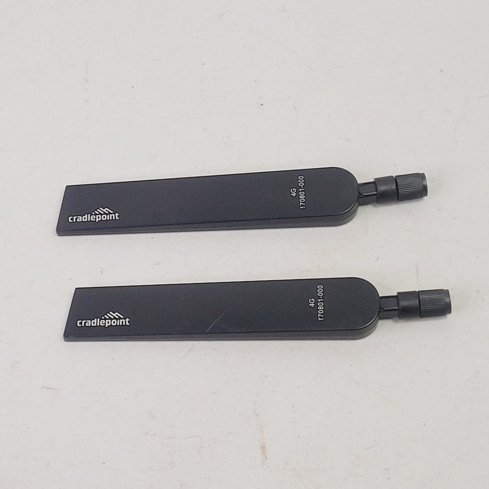 2 x CRADLEPOINT 170801-000 Cellular Antenna Charcoal 600MHz–6GHz, SMA 180mm