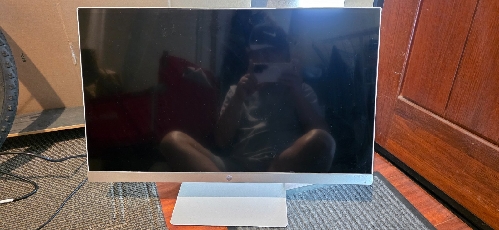 HP Pavilion 27XW - 27" LED Backlit Monitor - Silver/White Read Descriptions