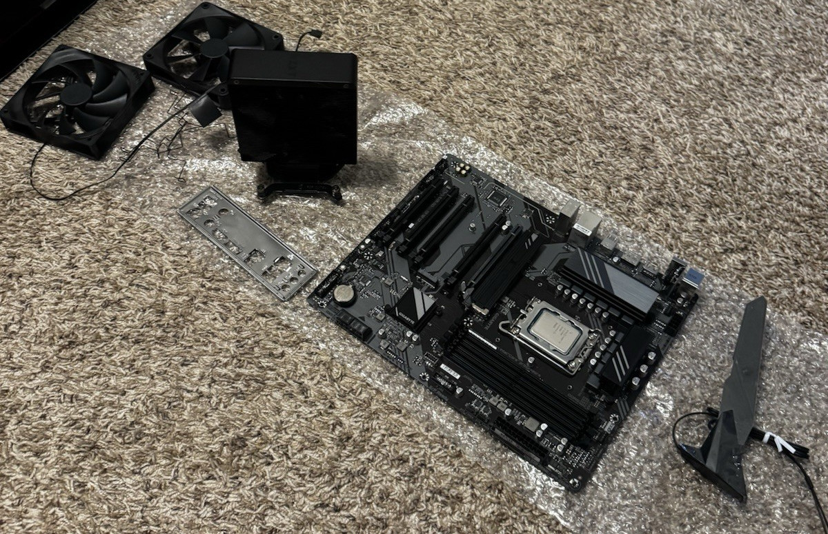 GIGABYTE B760 DS3H AX V2 Motherboard & Intel Core i5-13400F Combo w/ NZXT Cooler