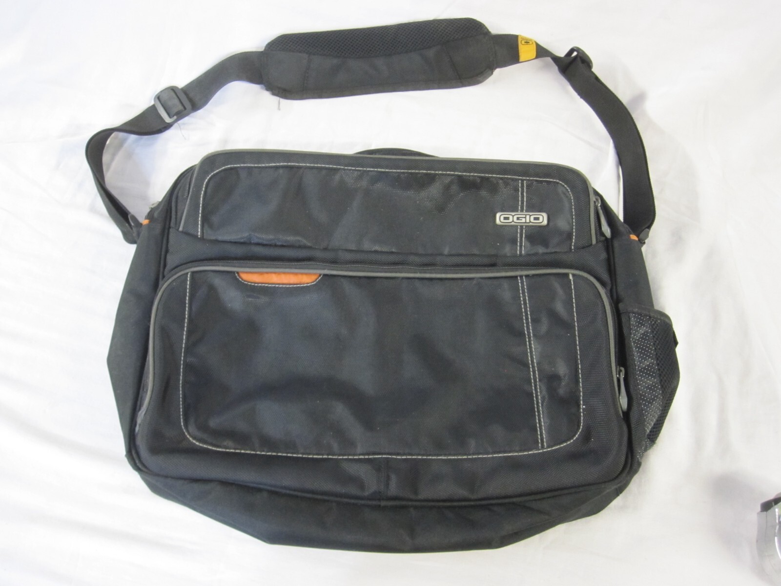 OGIO B8 Classic Laptop Bag - Black