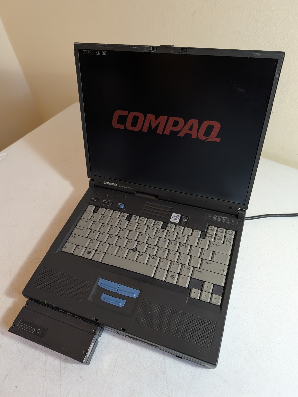 Compaq Armada E700 Vintage Laptop Pentium III 128MB RAM No HDD Tested Boots