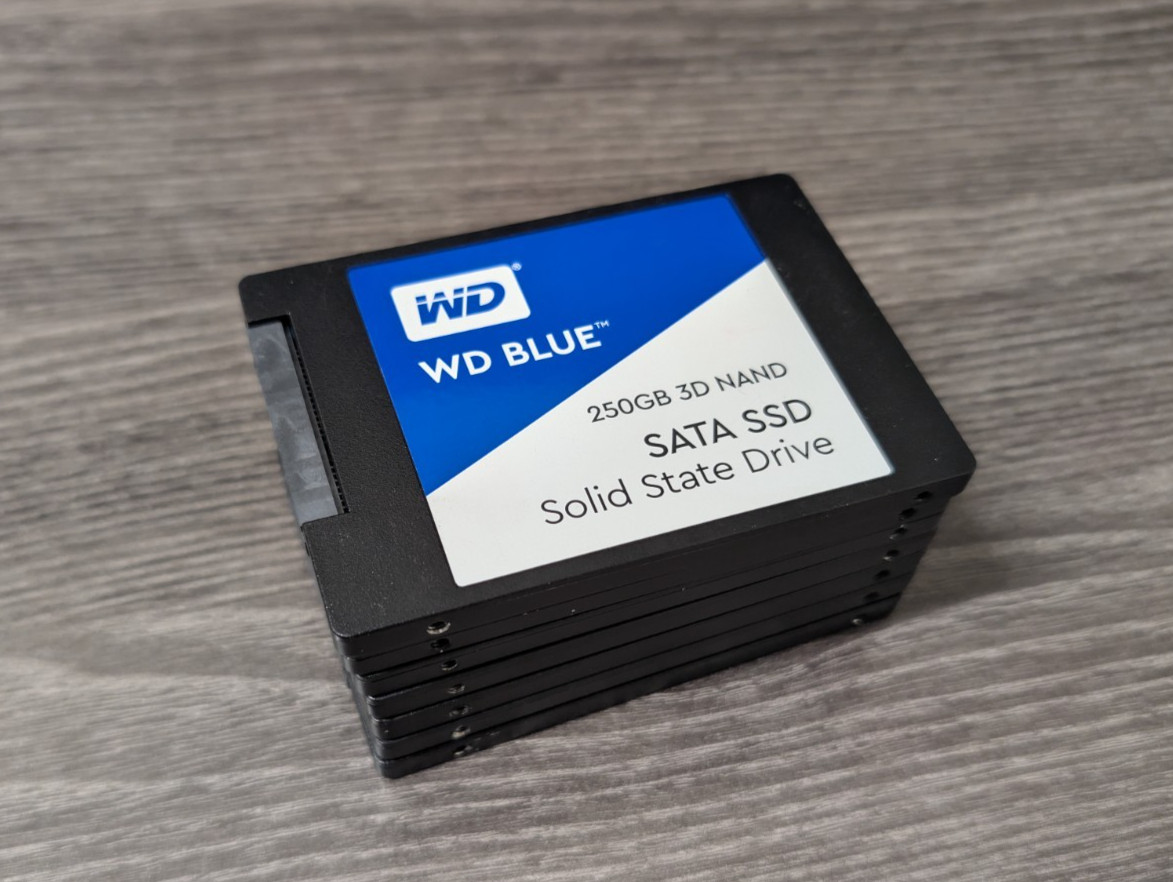 LOT of 7 Western Digital WD 2.5" Blue 3D NAND 250GB SATA III 6Gbps SSD