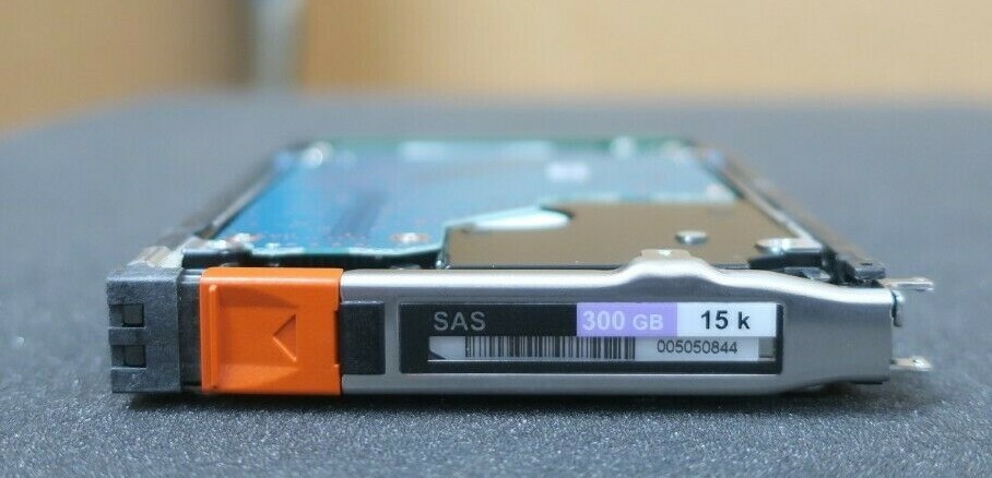 EMC 300GB 15K 2.5" SAS Hard Drive 005050844 V4-2S15-300 V6-2S15-300 SAN VNX VNXe