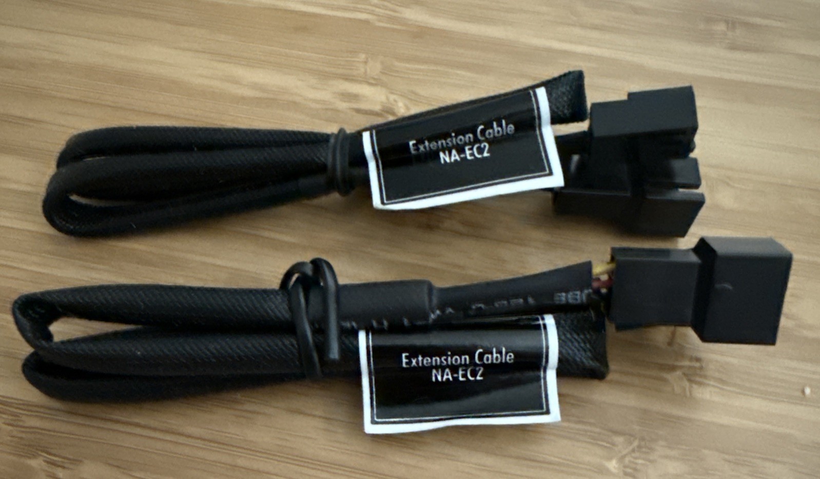 2x Genuine Noctua NA-EC2 3-Pin Fan Extension Cables (30cm / 12 in)