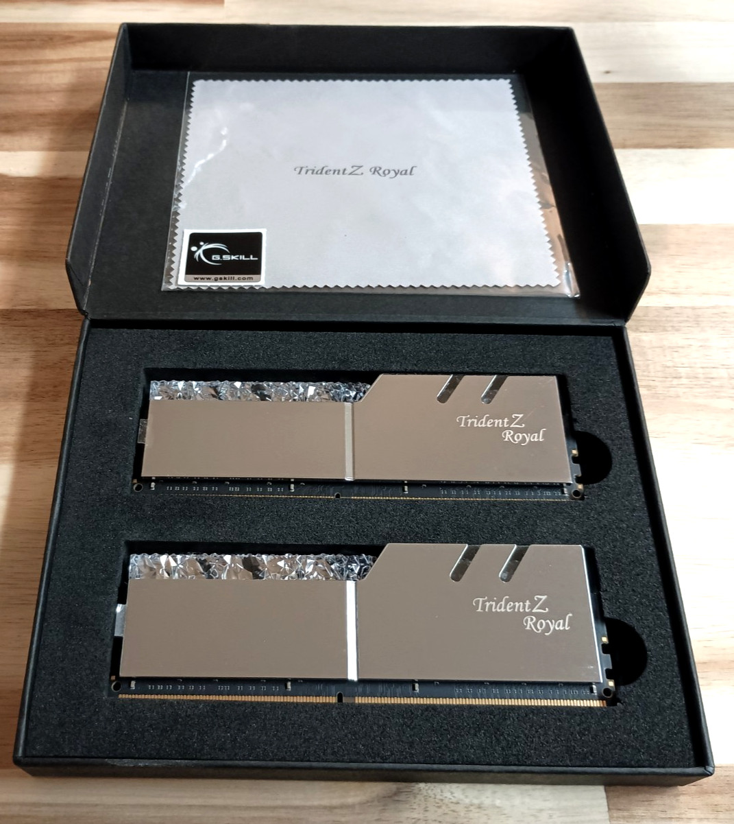 G.Skill 32GB (2 x 16GB) Trident Z5 Royal Series DDR4 3200 CL16 RAM Memory