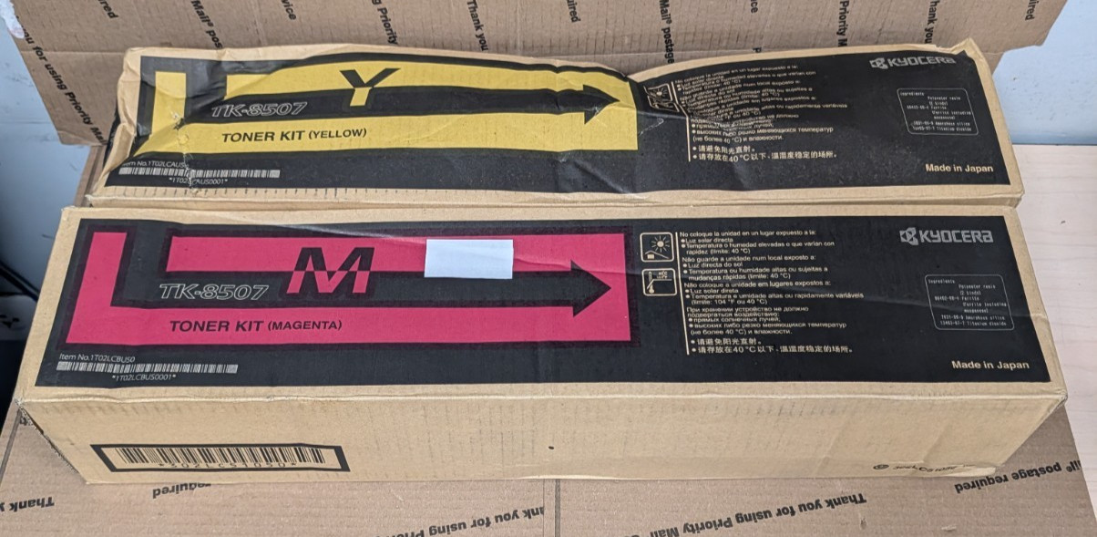 (SET OF 2)NEW- Kyocera TK-8507M/TK-8507Y Toner Magenta & Yellow (DAMAGE BOX)