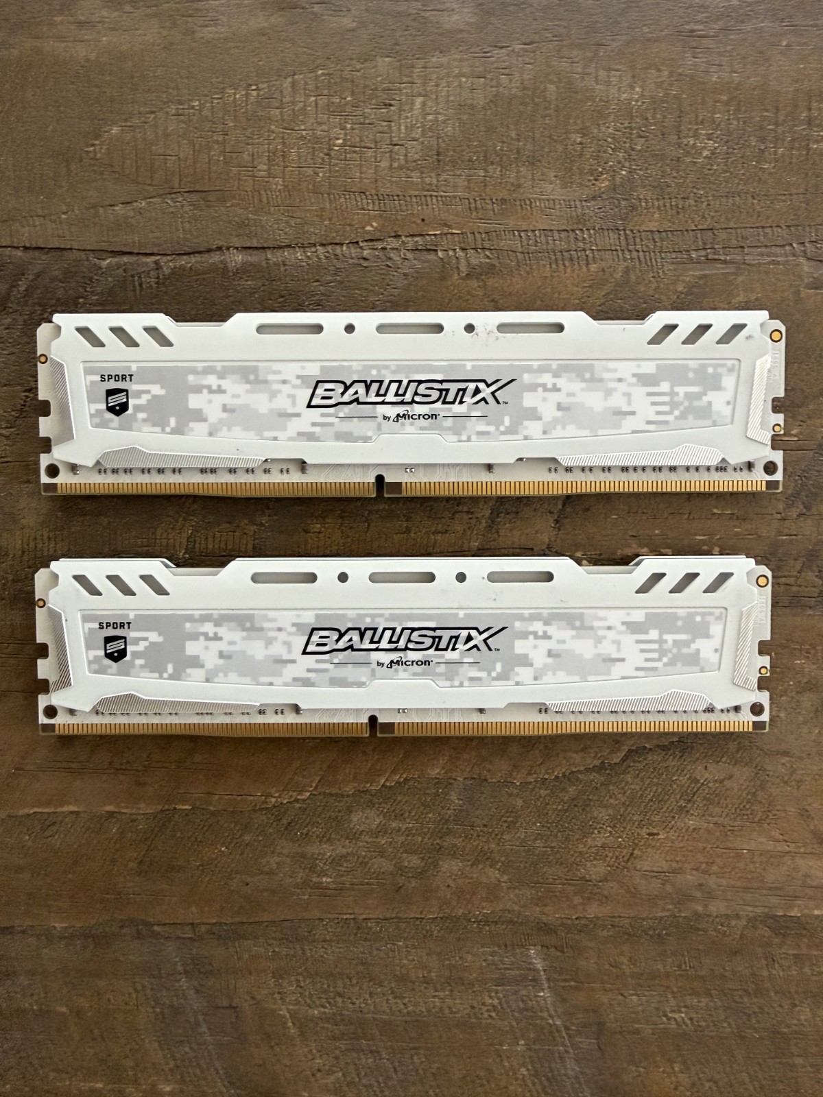 Crucial Ballistix Sport 32GB 2x16GB DDR4 2400MHz RAM White BLS16G4D240FSC