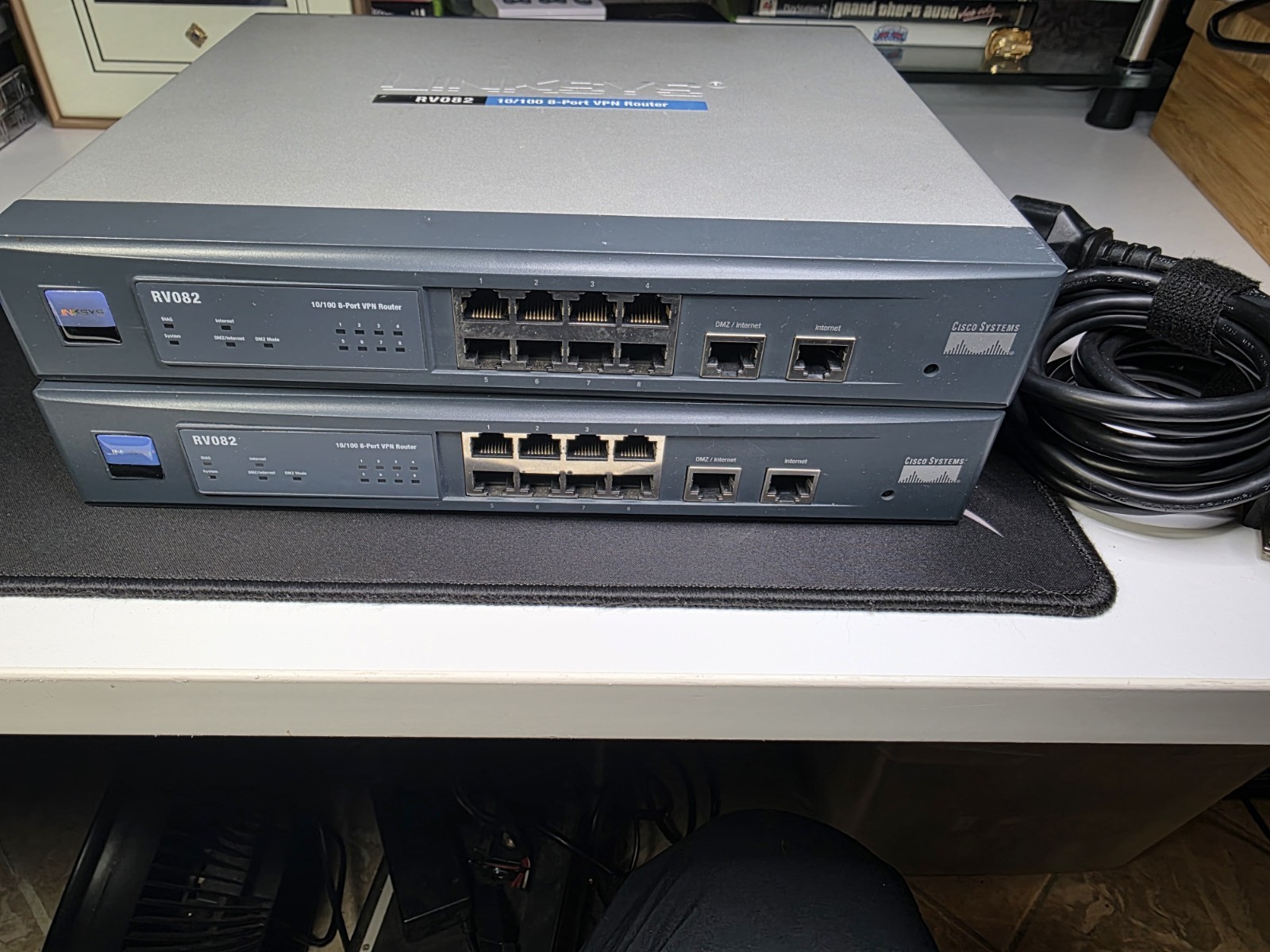 Lot Of 2 Linksys RV082 100 Mbps 8-Port 10/100 Wired Router
