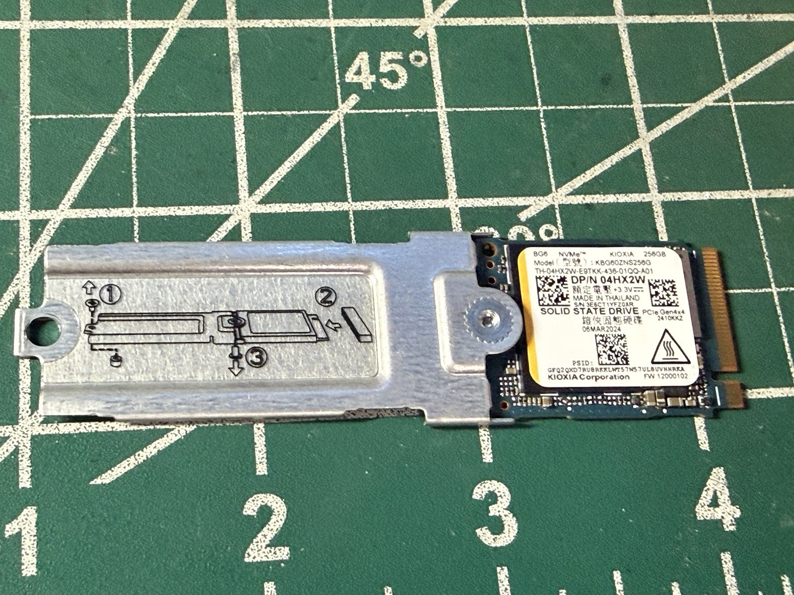 Dell (Kioxia KBG60ZNS256G) 256GB BG6 Series TLC NAND PCI-e 4.0 X4 NVMe M.2 4HX2W