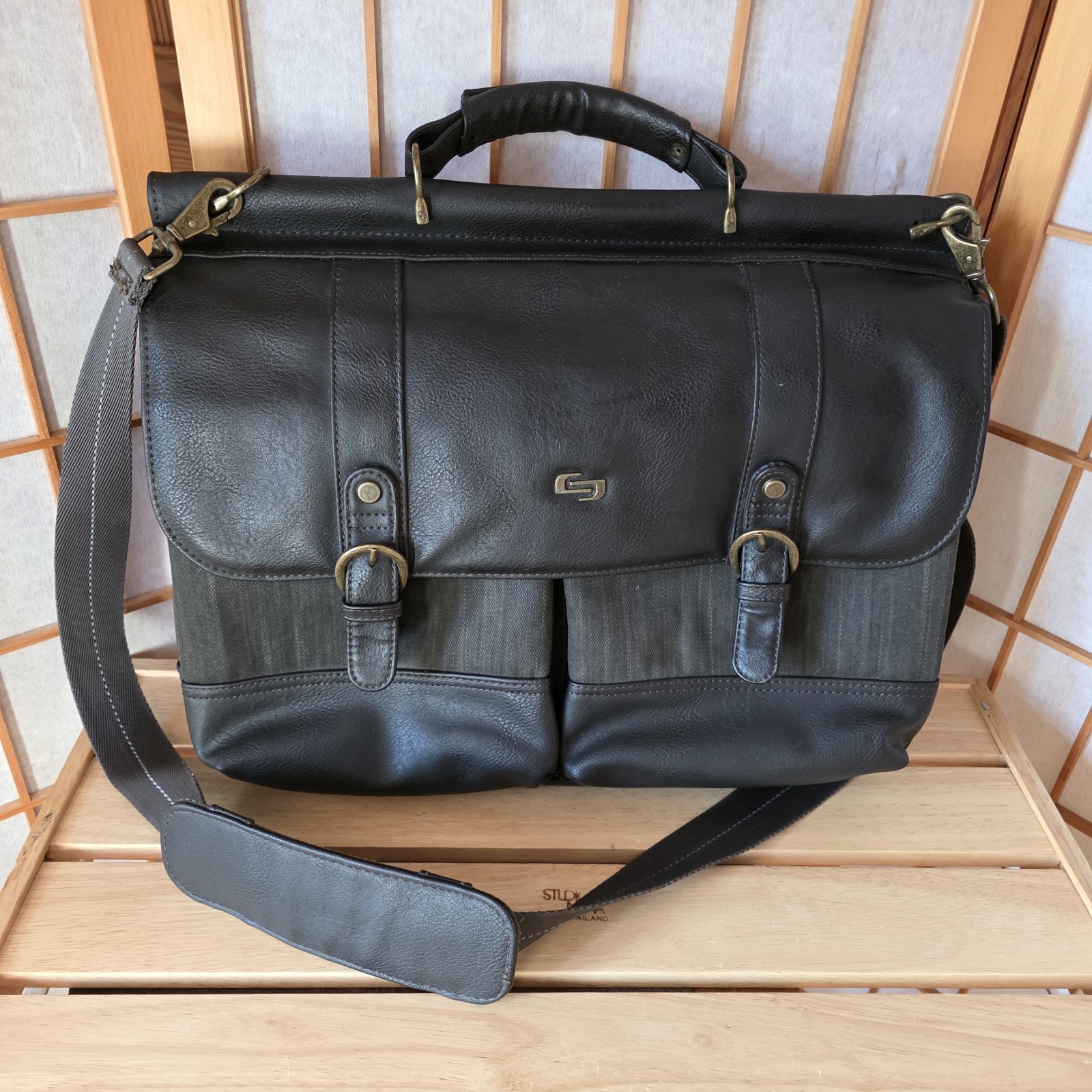 SOLO Executive Collection Bradford Laptop Carrying Messenger Bag Briefcase