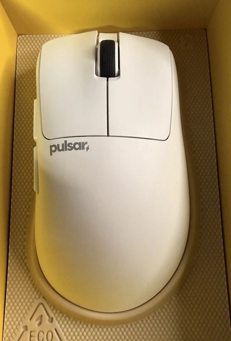 pulsar Xlite CrazyLight Medium Wireless Gaming Mouse - Uyuni White