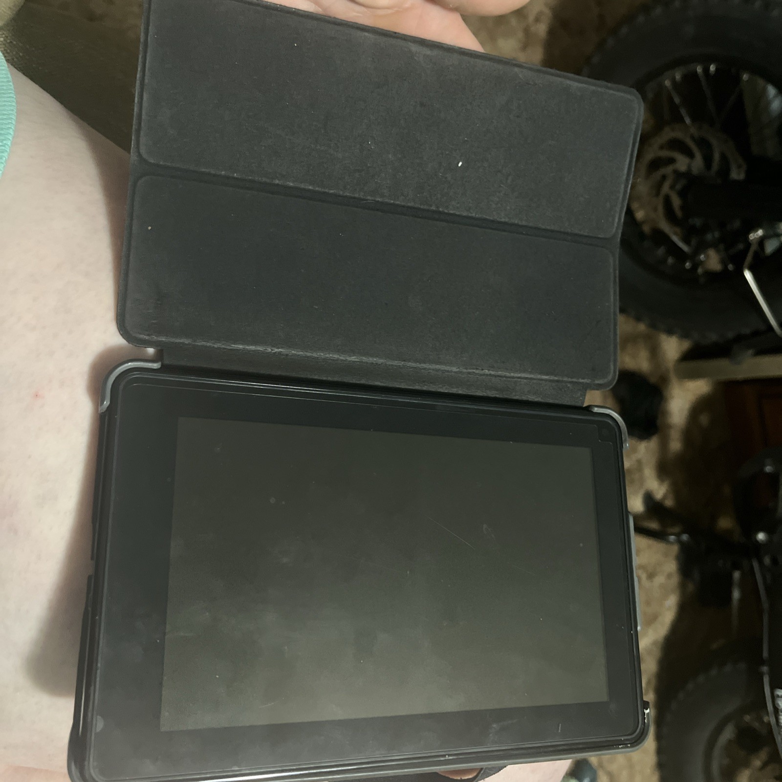 Amazon Kindle Fire 1st Generation Wi-Fi Black Model D01400 w/case Charger