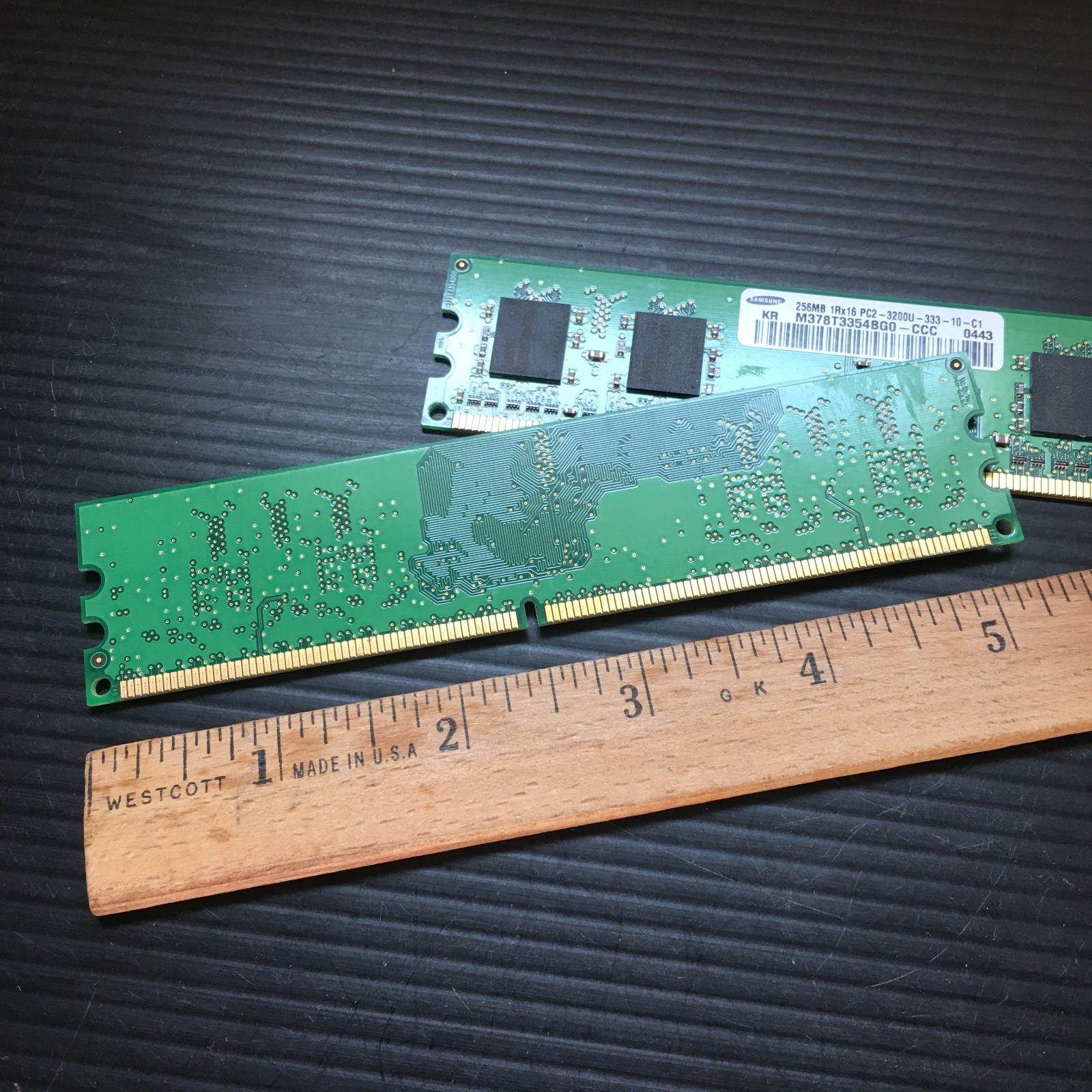 2PCS Samsung  256MB 1Rx16 PC2-3200U-333-10-C1 M378T3354BG0-CCC PC Memory