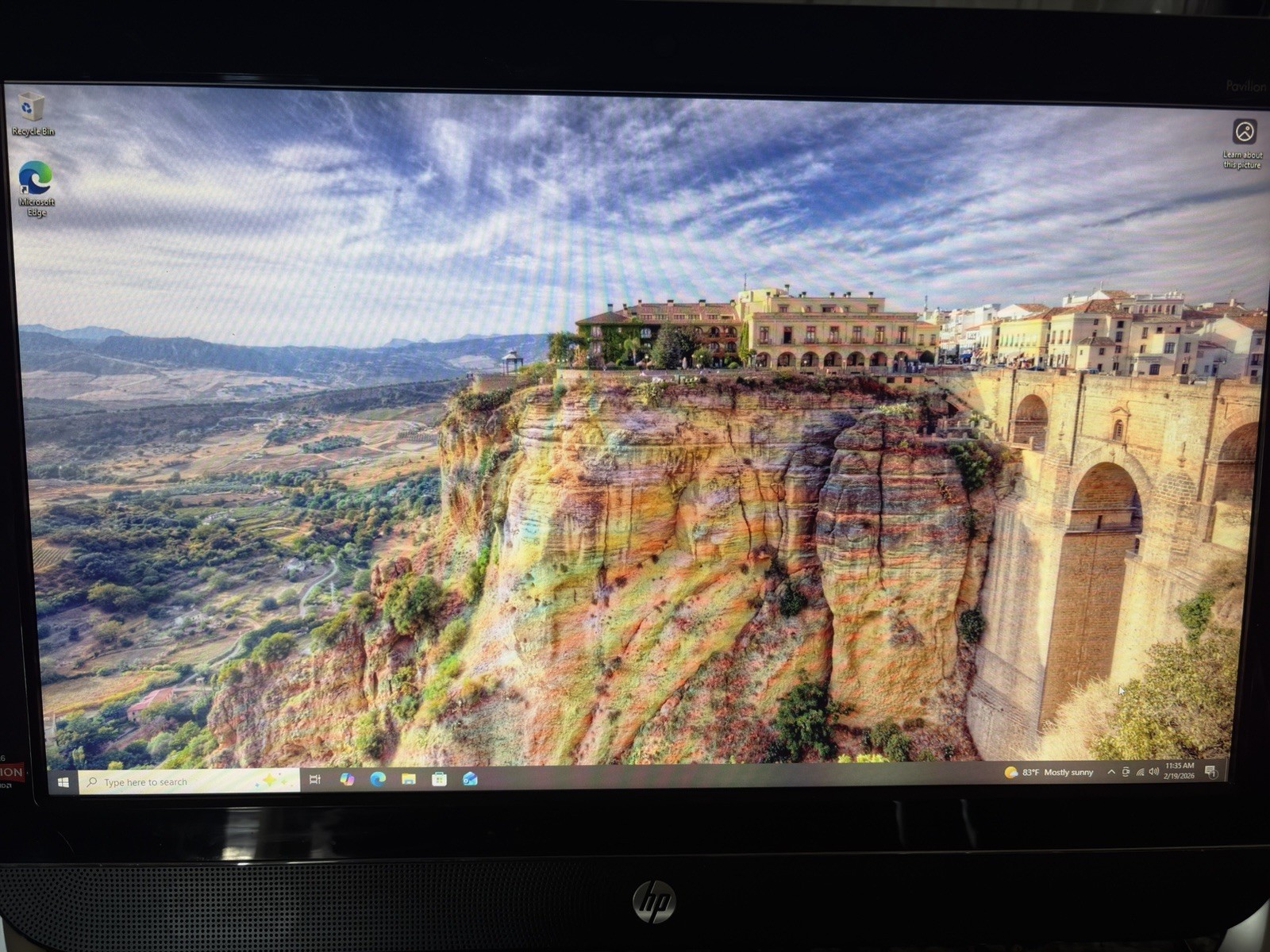 23" HP Pavilion 23 (AMD A6 5400K 3.60 GHz/6GB RAM/932 GB SSD) Win10 Pro - LOCAL