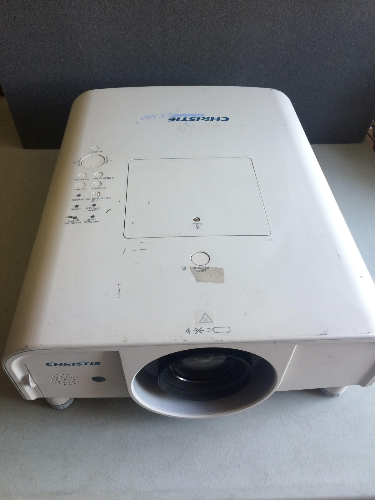 Christie LX380(Sanyo PLC-XT20,Eiki LC-XG250) PROJECTOR, 935 ORIGINAL HOURS