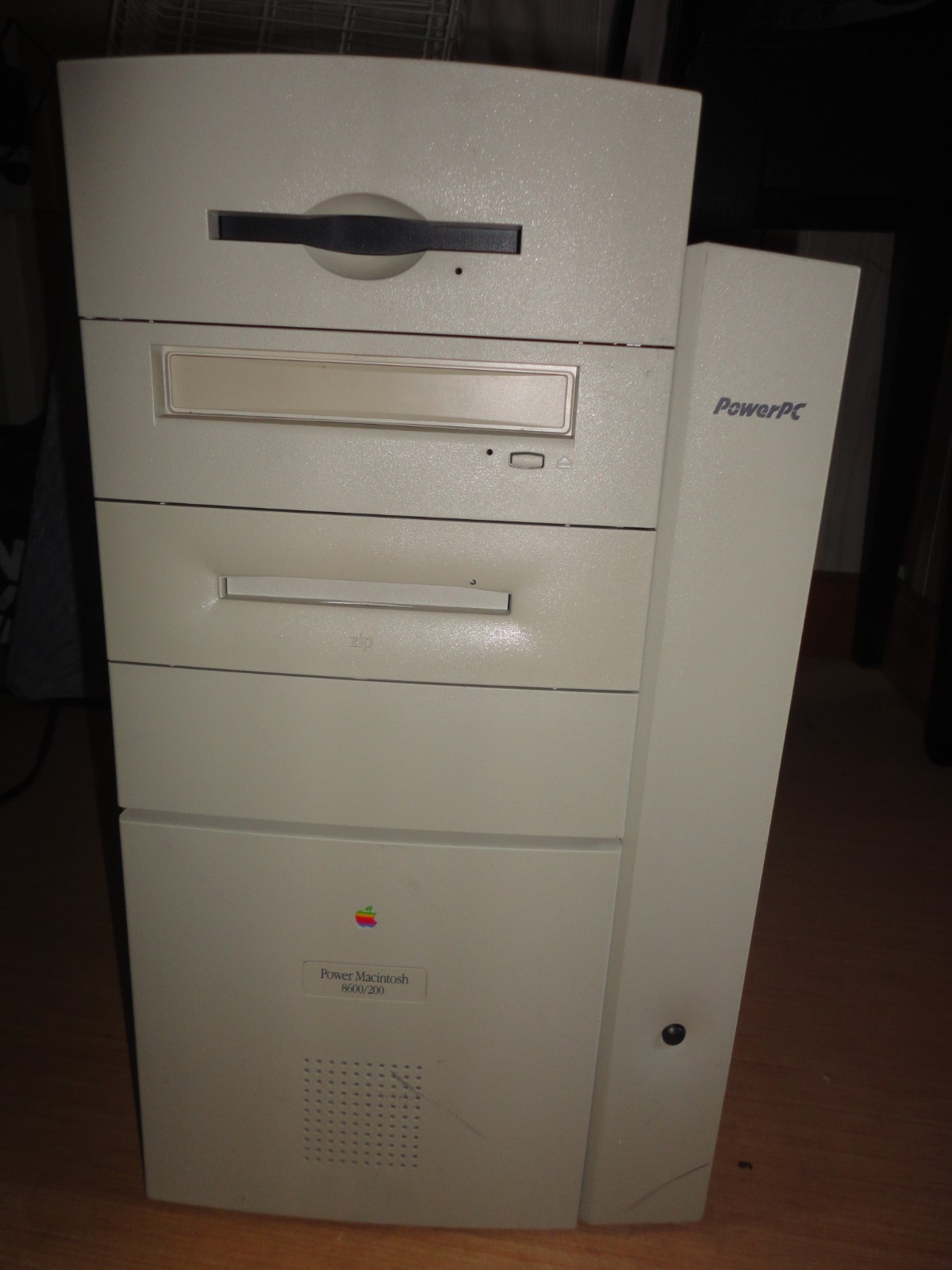 Apple Power Macintosh 8600/250 PowerPC Desktop Computer Mac OS 8.6 Tested Works