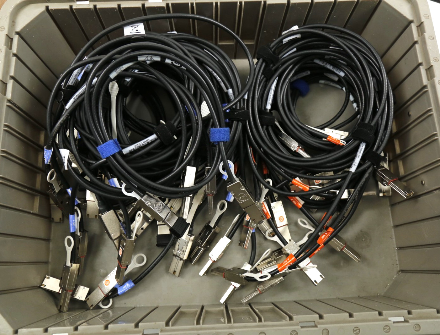 28x  EMC Amphenol Mini-SAS SFF-8088 to SFF-8088 Molex 2 Meter Cable 038-003-787