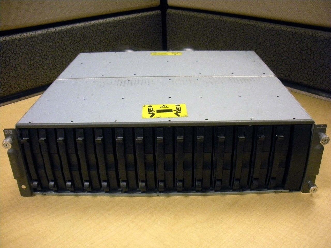HP Storageworks AD542C Incl: AD625B AD623C AD624C 9x 300GB BF3005A478 Discs