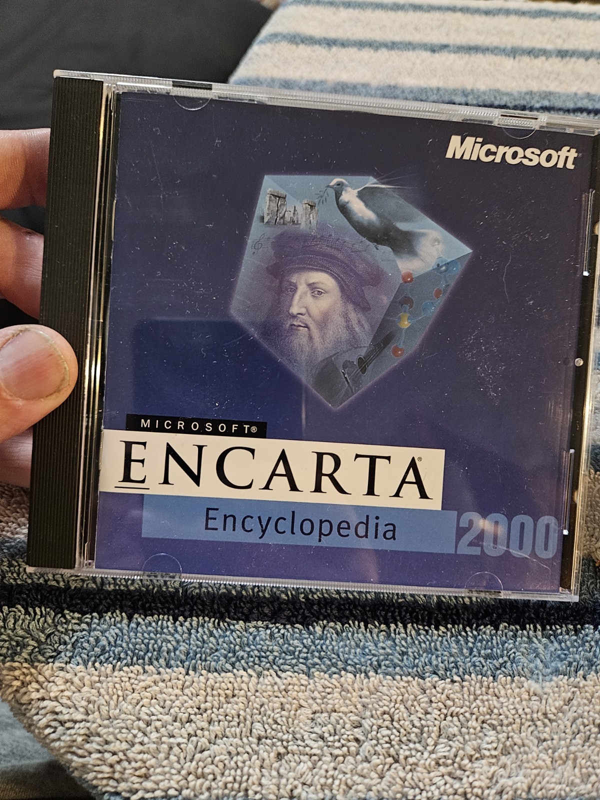 Vintage MICROSOFT Encarta ENCYCLOPEDIA  2000 Windows PC CD 