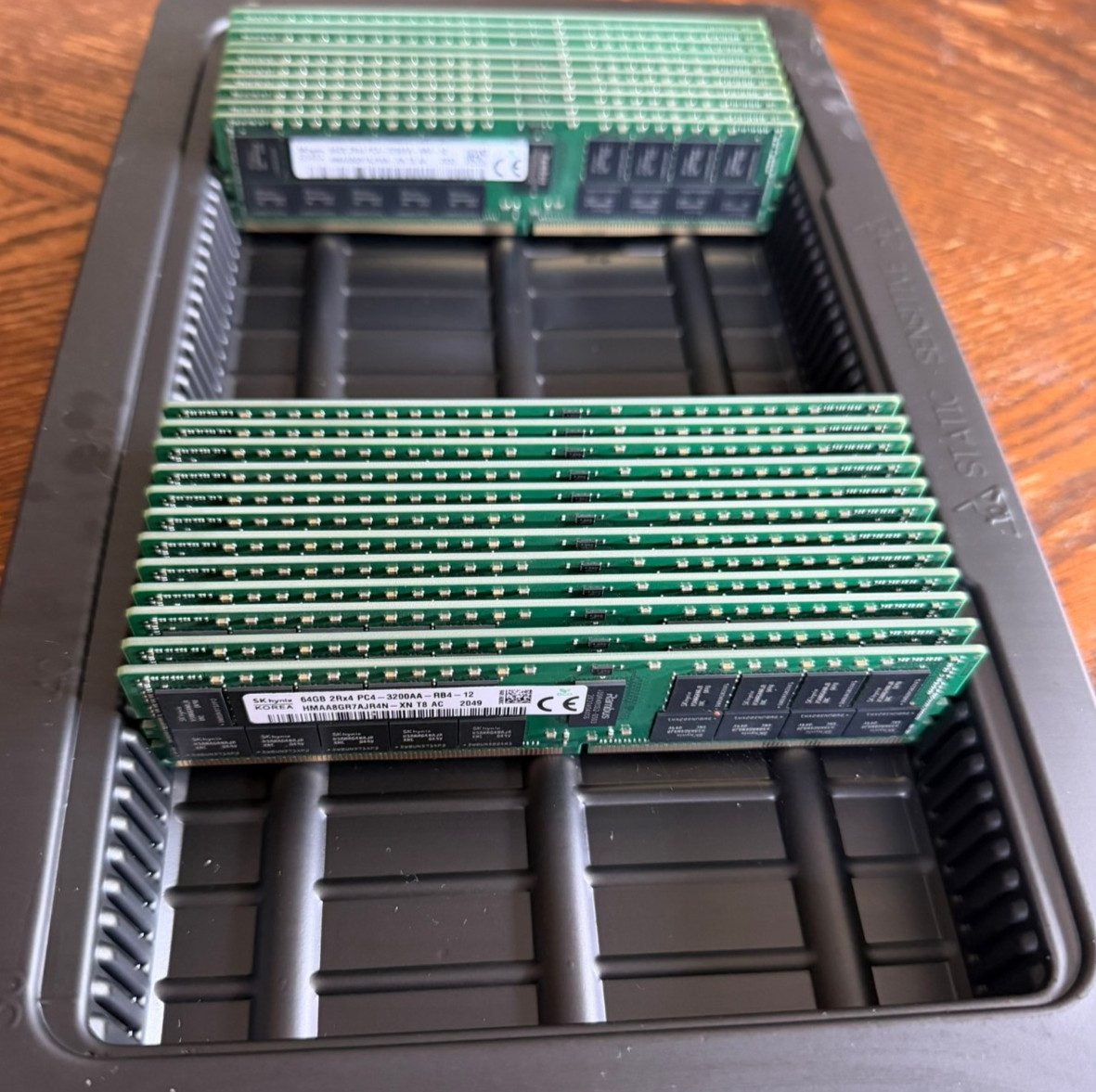 SK hynix 64GB DDR4-3200 ECC RDIMM 2Rx4 HMAA8GR7AJR4N-XN Server RAM