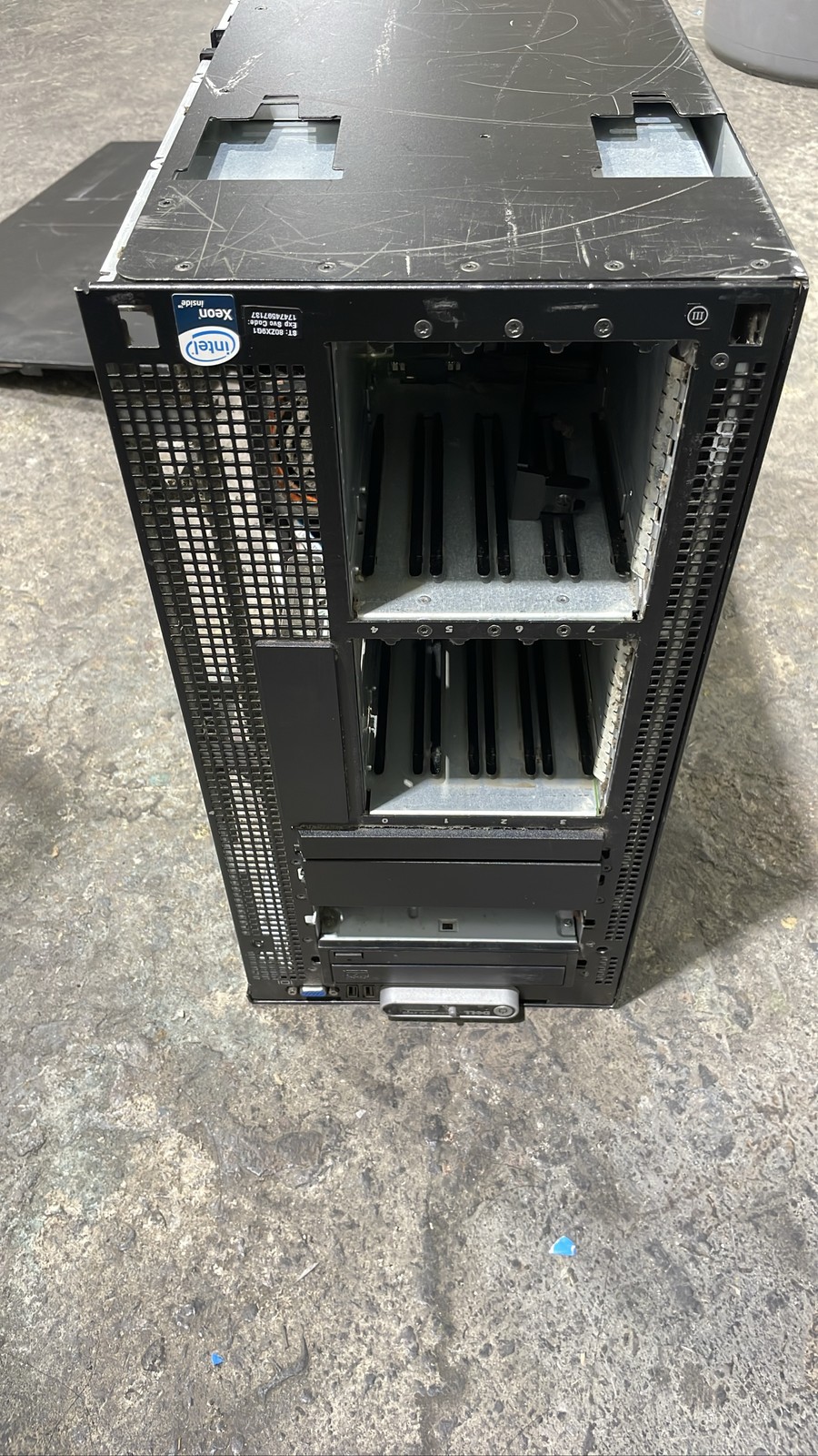 Dell PowerEdge 2900 Intel Xeon HZYMH XYVG4 Tower Server