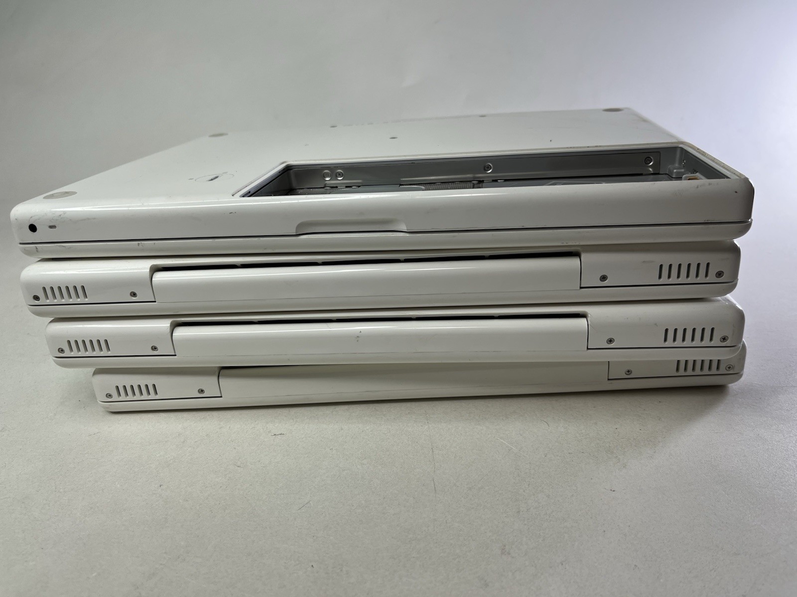 AS IS JUNK SCRAP PARTS Lot Apple 13.3” MacBook A1181 white Lot Of 4