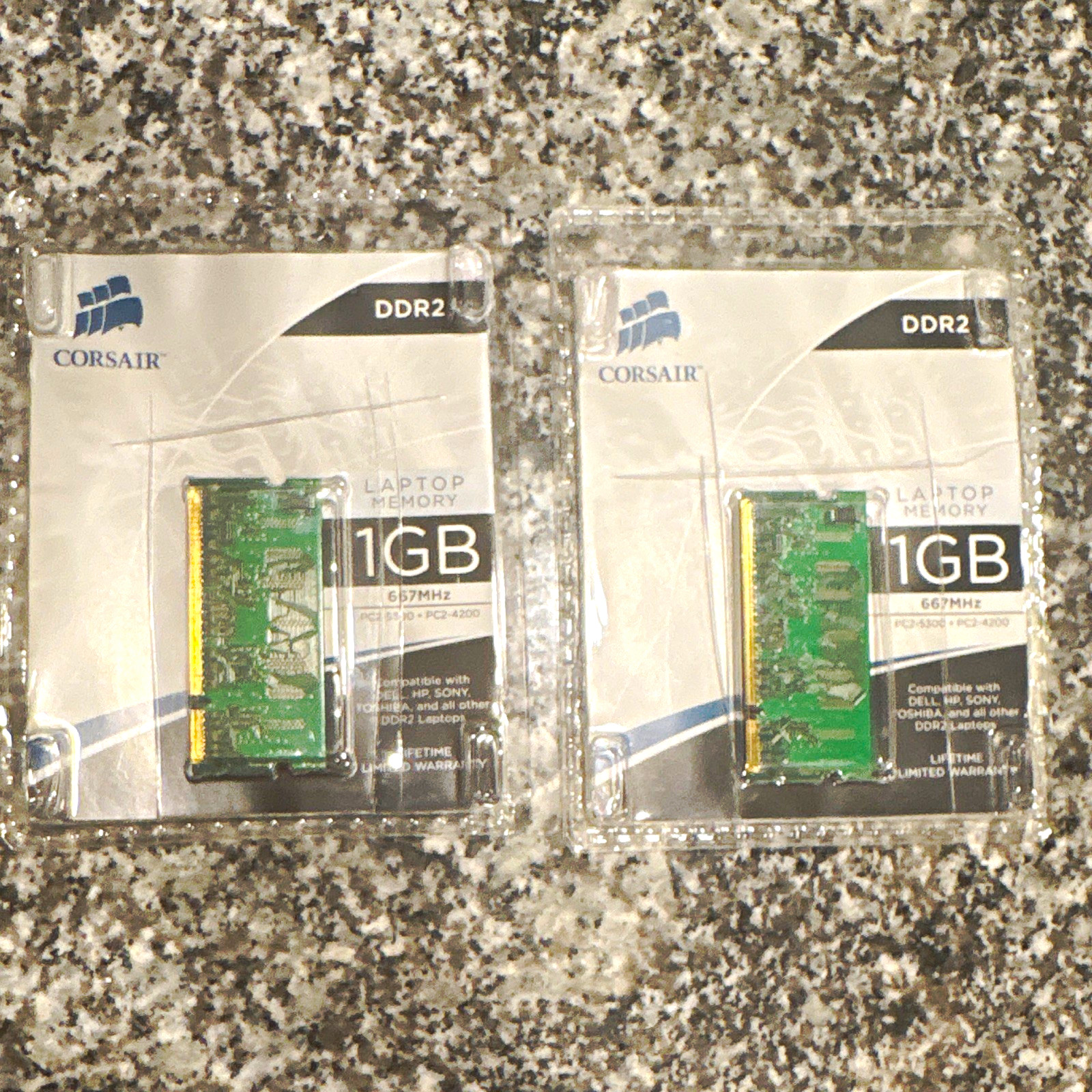 Corsair 2GB (2x1GB) DDR2 SO-DIMM PC2-5300 667MHz 200-Pin CMR1G667SG