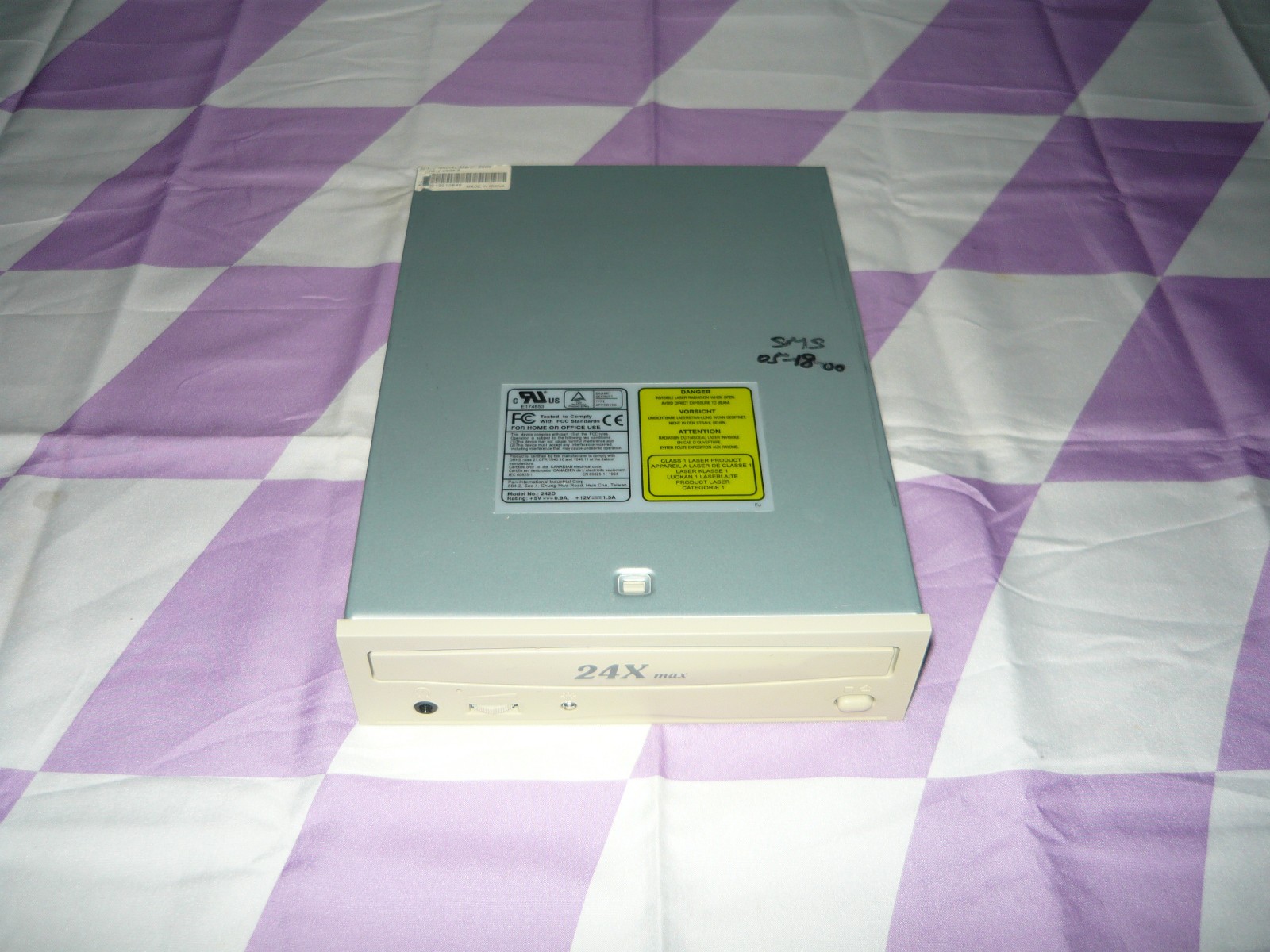 Vintage 24X Max CD-ROM Drive Model 242D Used Description