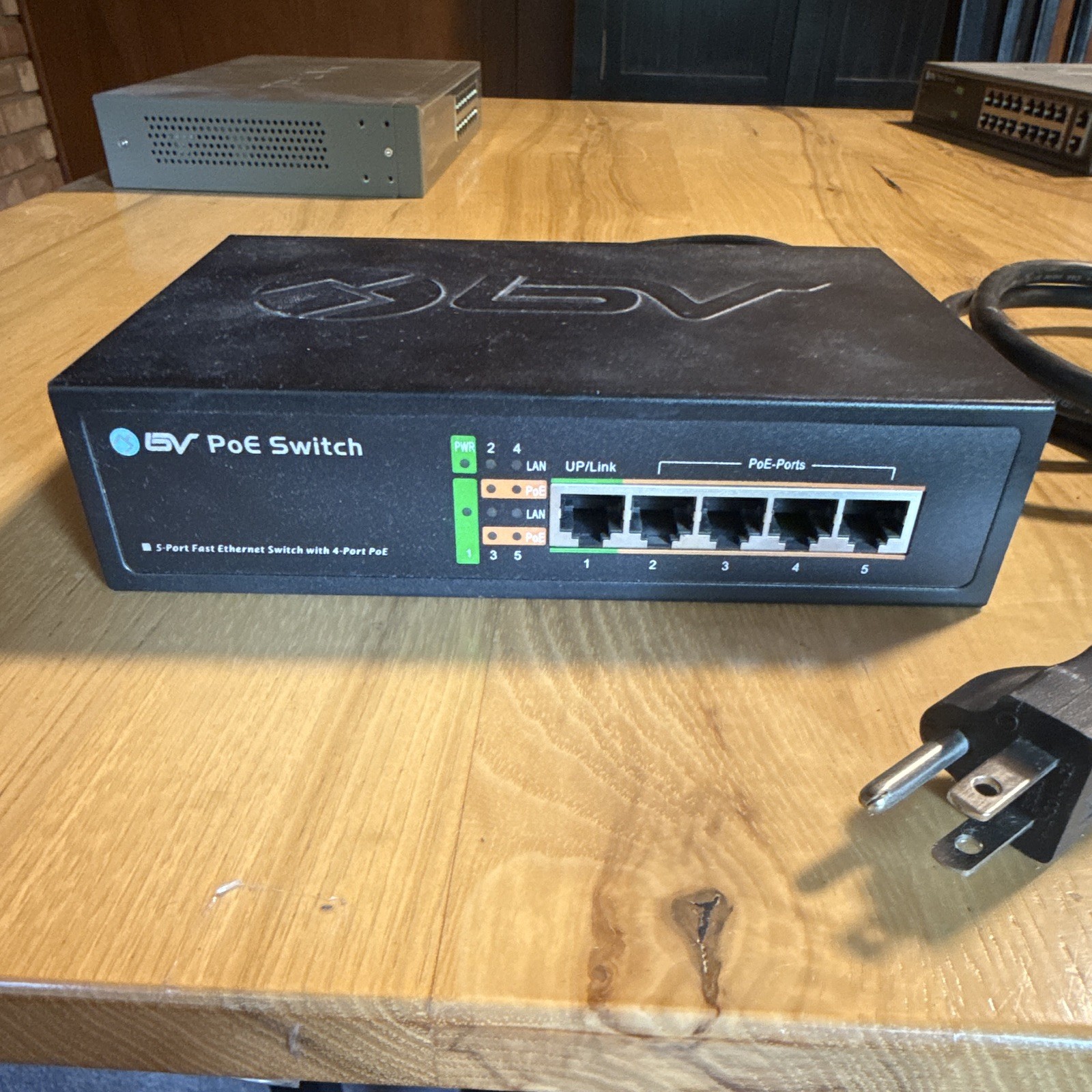 BV POE-SW501 5-Port Unmanaged Fast Ethernet PoE+ Switch, 4 PoE+ Uplink