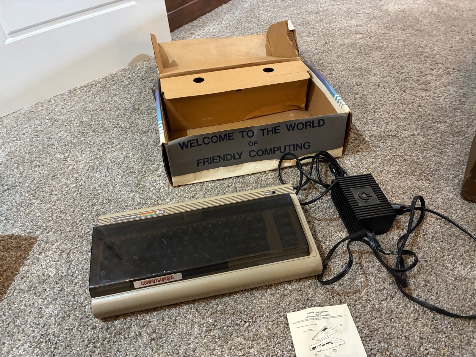 Commodore 64 C64 Computer TESTED WORKING Matching Serial Box + Cover Vintage